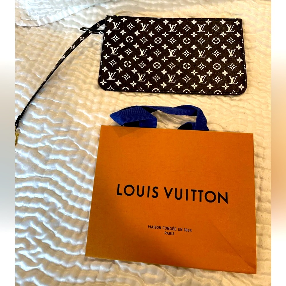 Authentic brand NEW Louis Vuitton monogram pochette from Jungle collection